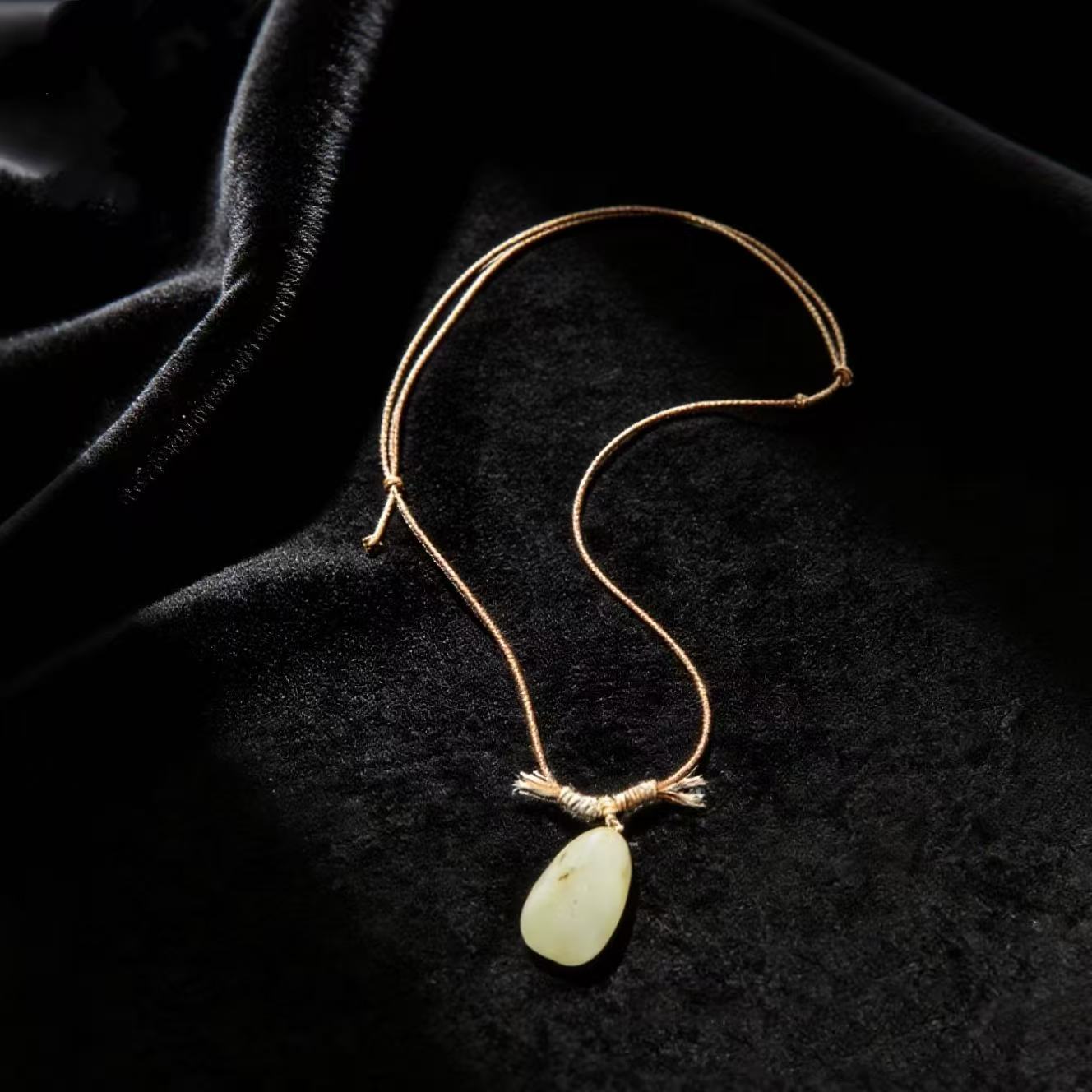 T14 Hetian Pendant（Random style）